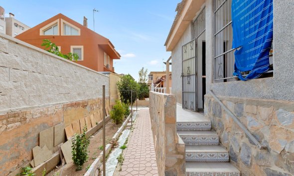 Resale - Villa - Torrevieja - Nueva Torrevieja