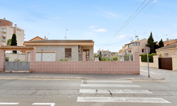 Resale - Villa - Torrevieja - Nueva Torrevieja