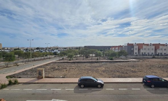 Resale - Apartment - Torrevieja - Aguas Nuevas