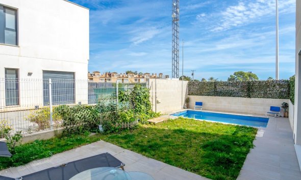 Resale - Villa - Torrevieja - Punta Prima