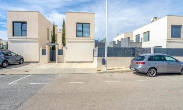 Resale - Villa - Torrevieja - Punta Prima