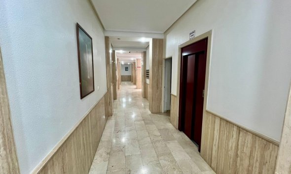 Resale - Apartment - Torrevieja - Acequion