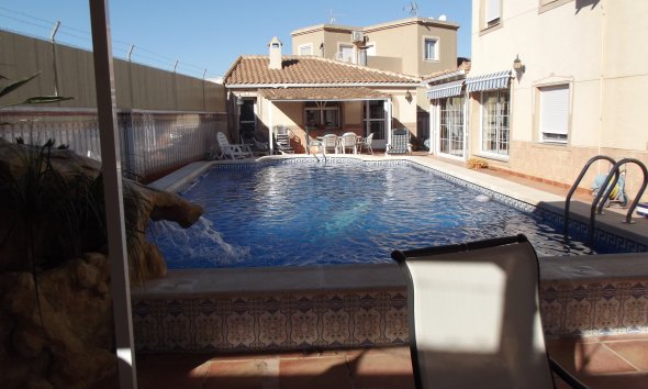 Resale - Villa - Torrevieja - El Chaparral