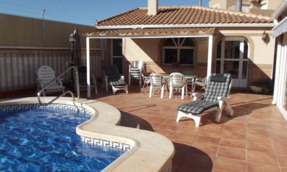 Resale - Villa - Torrevieja - El Chaparral