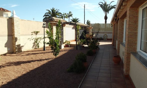 Resale - Villa - Torrevieja - El Chaparral