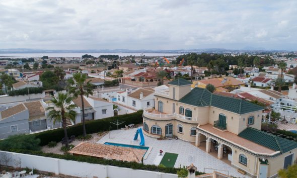 Resale - Villa - Torrevieja - El Chaparral