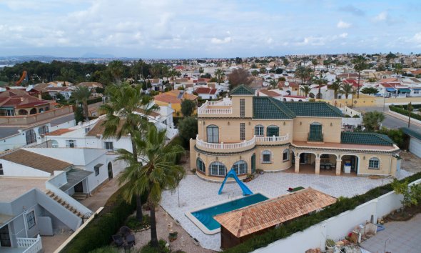 Resale - Villa - Torrevieja - El Chaparral