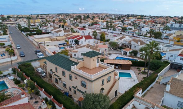 Resale - Villa - Torrevieja - El Chaparral