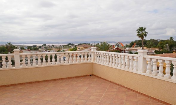 Resale - Villa - Torrevieja - El Chaparral