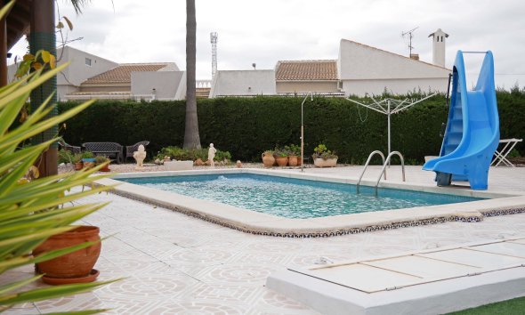 Resale - Villa - Torrevieja - El Chaparral