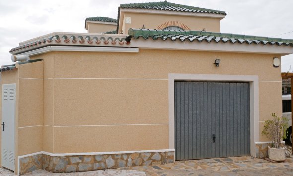 Resale - Villa - Torrevieja - El Chaparral