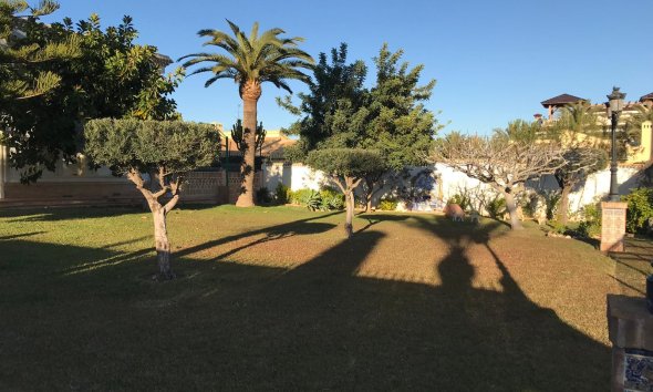 Resale - Villa - Cabo Roig