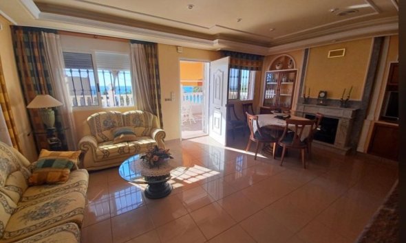 Resale - Villa - Torrevieja