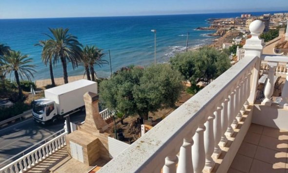 Resale - Villa - Torrevieja