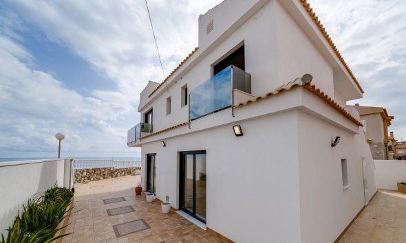 Resale - Villa - Torrevieja - La Mata