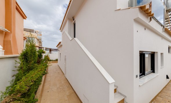 Resale - Villa - Torrevieja - La Mata