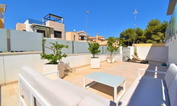 Resale - Villa - Orihuela Costa - Villamartín