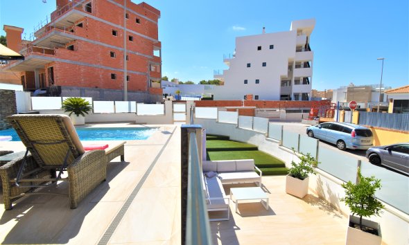 Resale - Villa - Orihuela Costa - Villamartín