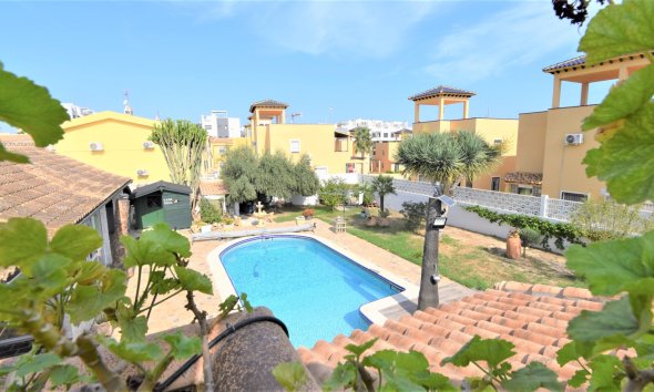 Resale - Villa - Orihuela Costa - Villamartín