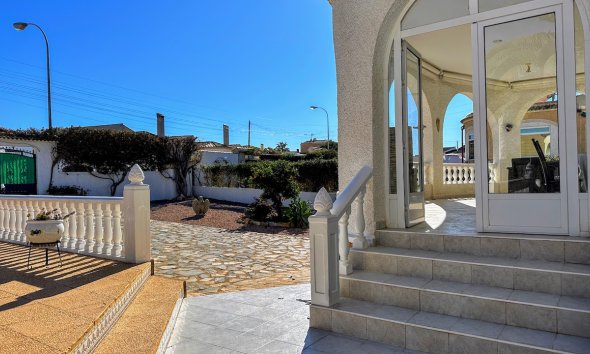 Resale - Villa - Torrevieja - El Chaparral