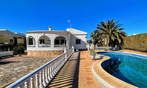 Resale - Villa - Torrevieja - El Chaparral