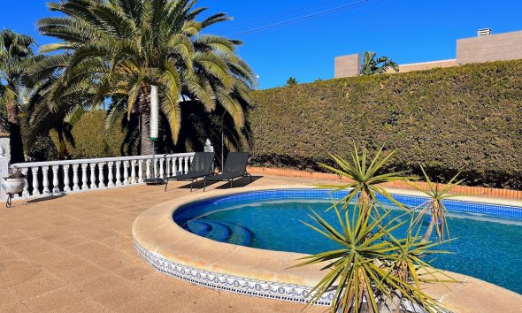 Resale - Villa - Torrevieja - El Chaparral