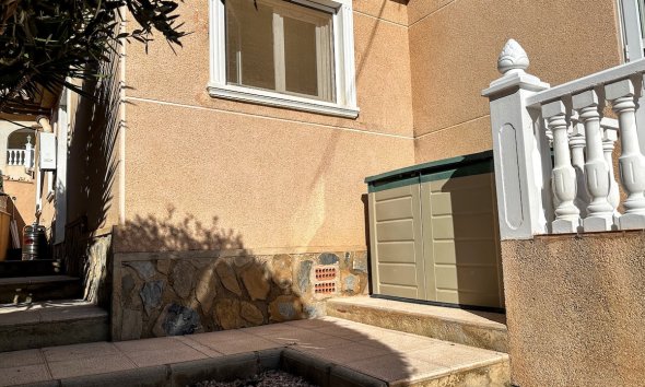 Reventa - Villa - Torrevieja - Los Balcones