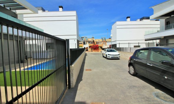 Reventa - Villa - Villamartin - Villamartín