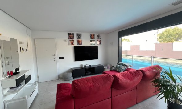 Resale - Villa - Torrevieja - El Chaparral