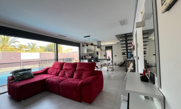 Resale - Villa - Torrevieja - El Chaparral