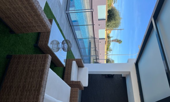 Resale - Villa - Torrevieja - El Chaparral