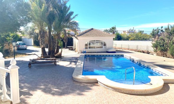 Resale - Villa - Torrevieja - El Chaparral