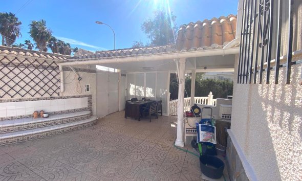 Resale - Villa - Torrevieja - El Chaparral