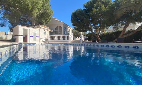 Resale - Villa - Torrevieja - El Chaparral