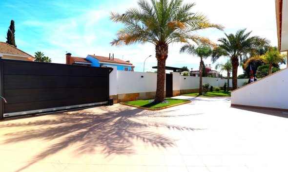 Resale - Villa - Orihuela Costa - Campoamor