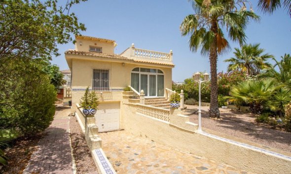 Resale - Villa - Orihuela Costa - La Zenia