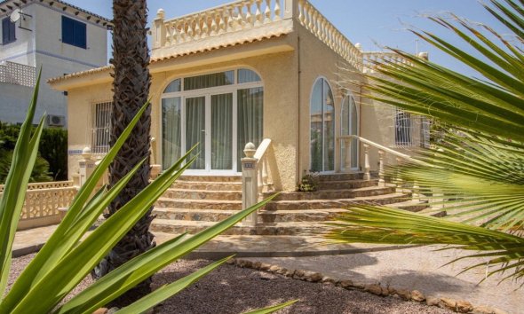 Resale - Villa - Orihuela Costa - La Zenia