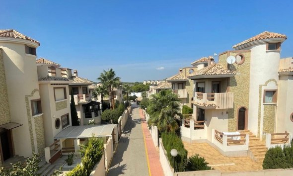 Resale - Villa - Orihuela Costa - Villamartín