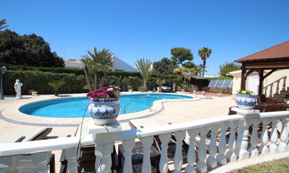 Resale - Villa - Torrevieja - Punta Prima