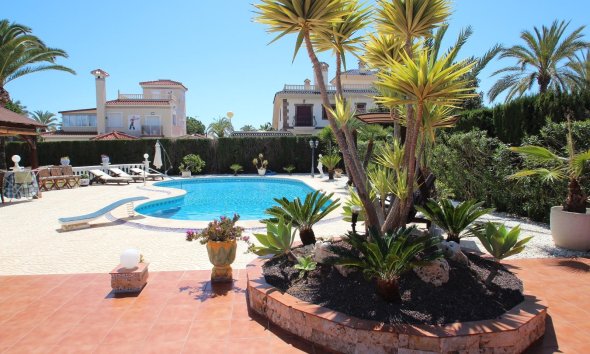 Resale - Villa - Torrevieja - Punta Prima