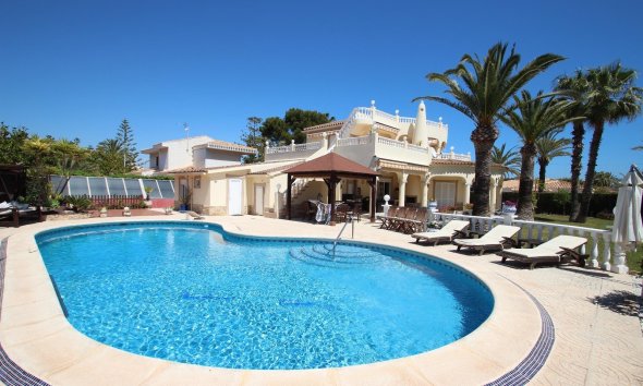 Resale - Villa - Torrevieja - Punta Prima