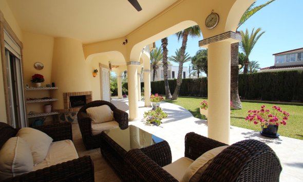 Resale - Villa - Torrevieja - Punta Prima