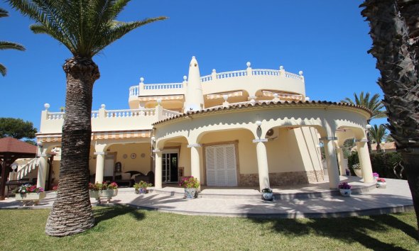 Resale - Villa - Torrevieja - Punta Prima