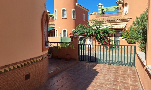 Reventa - Villa - Playa Flamenca - Villas San Luis