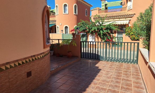 Reventa - Villa - Playa Flamenca - Villas San Luis