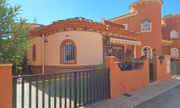 Reventa - Villa - Playa Flamenca - Villas San Luis