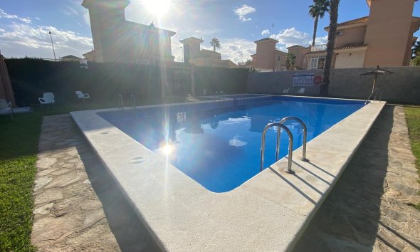 Resale - Villa - Orihuela Costa - Los Altos