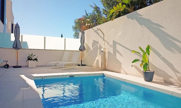 Resale - Villa - Orihuela Costa - Punta Prima