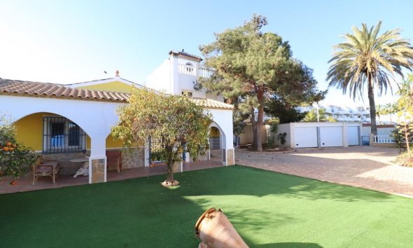 Resale - Villa - Orihuela Costa - Los Dolses