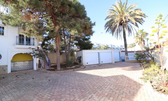 Resale - Villa - Orihuela Costa - Los Dolses